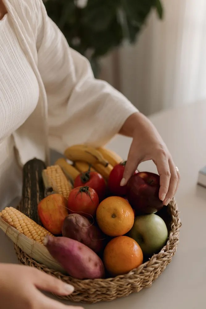 Cesta de frutas frescas